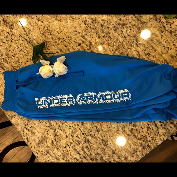 Under Armour Capri Length Joggers. Size SM. - Picture 2 of 3